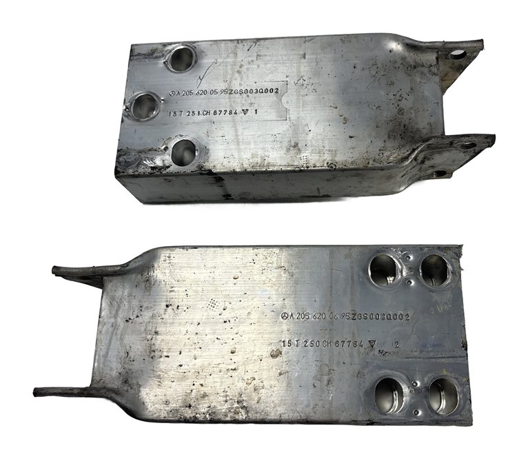 Thumbnail 2: 15-21 MERCEDES C300 C350 C400 C450 (W205) FRONT BUMPER REINFORCEMENT BRACKET SET