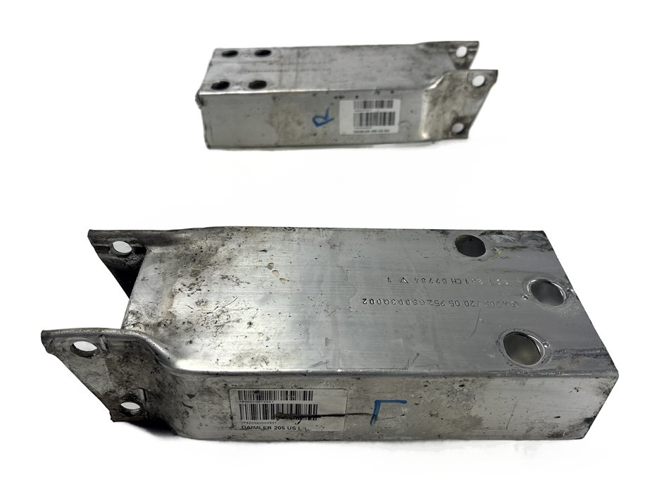 Thumbnail 6: 15-21 MERCEDES C300 C350 C400 C450 (W205) FRONT BUMPER REINFORCEMENT BRACKET SET