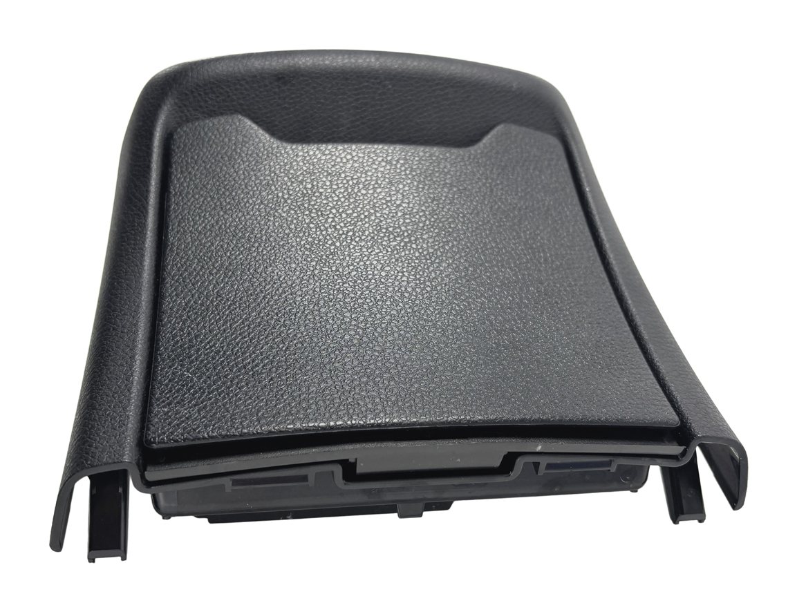 Thumbnail 6: 2016 MERCEDES C300 (W205) REAR CENTER CONSOLE AIR AC VENT w/12V SOCKET (Gray)