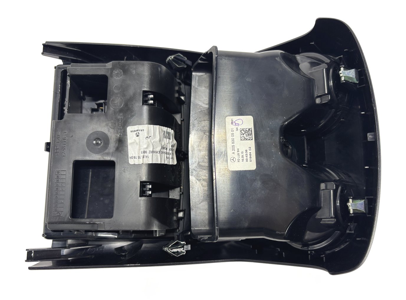 Thumbnail 8: 2016 MERCEDES C300 (W205) REAR CENTER CONSOLE AIR AC VENT w/12V SOCKET (Gray)