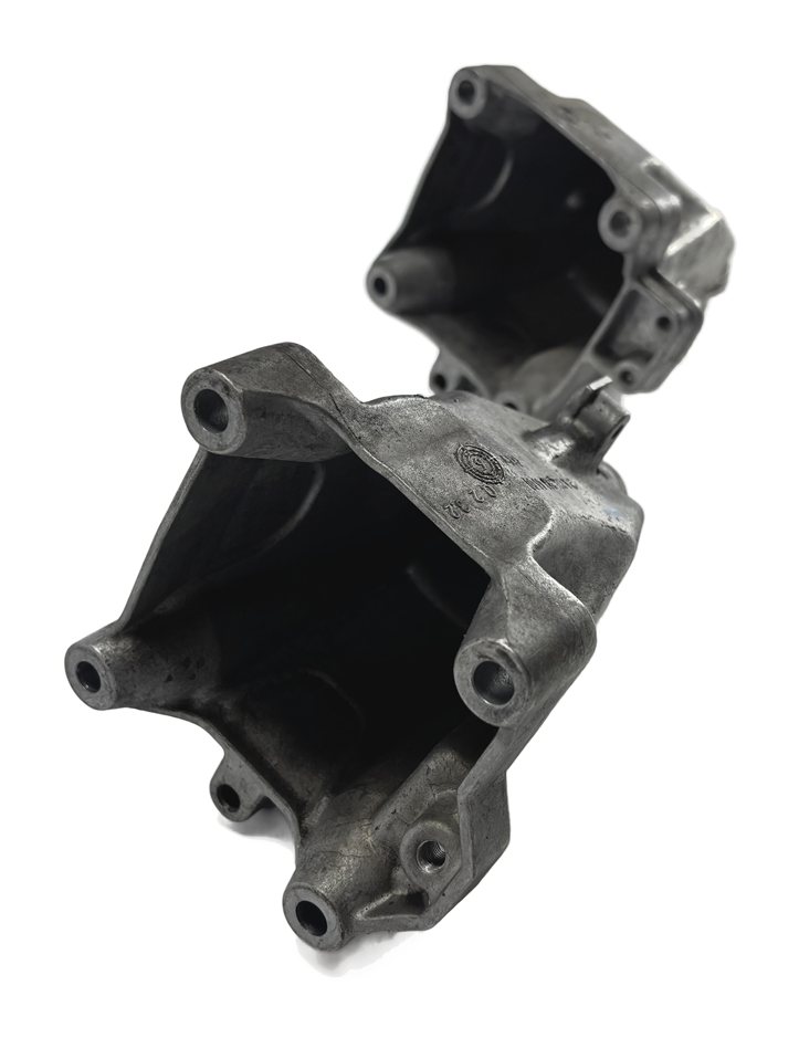 Thumbnail 4: 2016 MERCEDES C300 (W205) 2.0L (M274) ENGINE MOUNT BRACKET LEFT/RIGHT SET/2