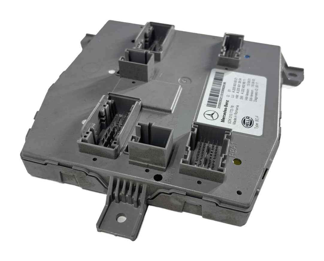 Thumbnail 4: 16 MERCEDES C300 GLC300 C63 AMG (W205 X253) FRONT SAM FUSE RELAY CONTROL MODULE