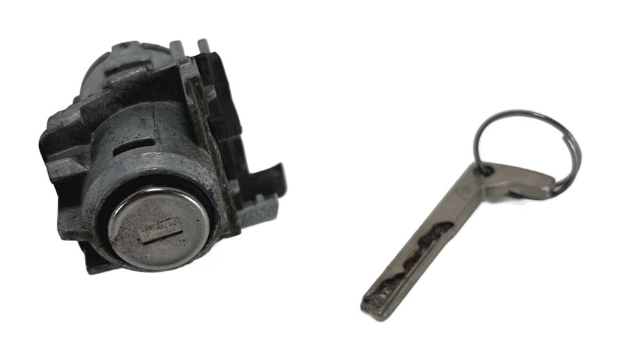 2016 MERCEDES C300 (W205) FRONT LEFT DRIVER DOOR LOCK CYLINDER w/KEY