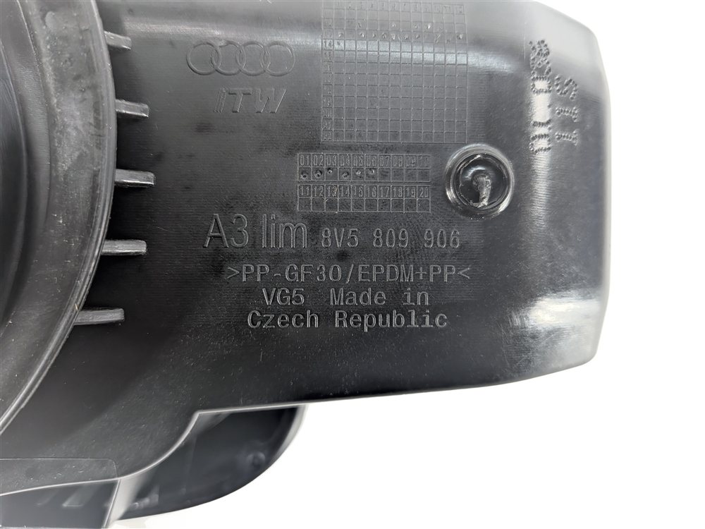 Thumbnail 6: 15-18 AUDI A3 S3 8V FUEL TANK FILLER GAS TANK DOOR FLAP COVER w/HOUSING (Black)