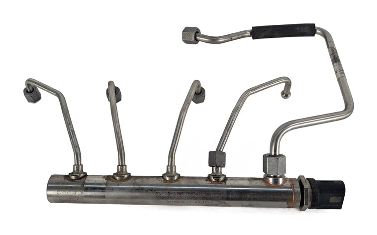 2013 BMW X3 (F25) 2.0L (N20) ENGINE FUEL RAIL w/PRESSURE SENSOR & LINES