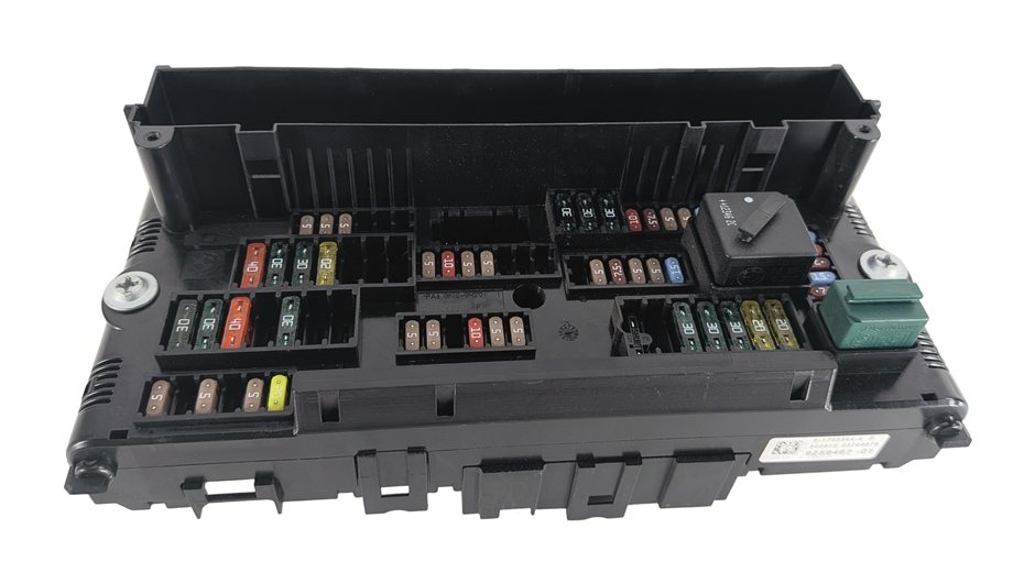 Thumbnail 2: 2013 BMW X3 (F25) 2.0L FRONT POWER DISTRIBUTION FUSE BOX RELAY CARRIER