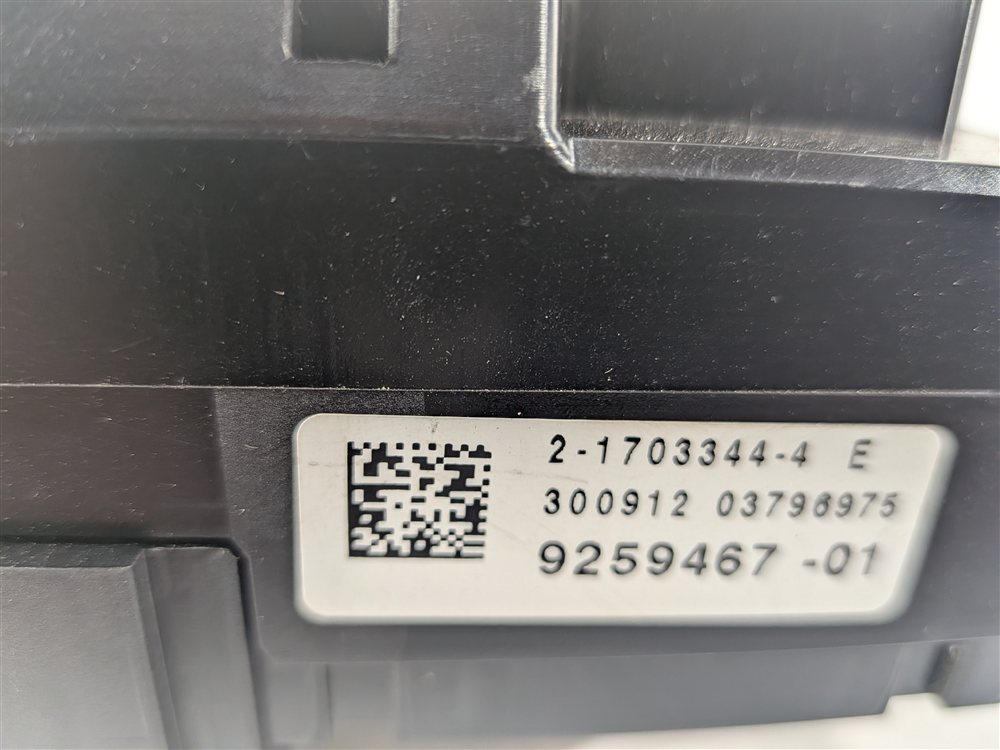 Thumbnail 3: 2013 BMW X3 (F25) 2.0L FRONT POWER DISTRIBUTION FUSE BOX RELAY CARRIER