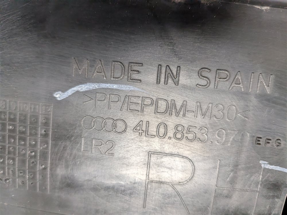 Thumbnail 5: 08-15 AUDI Q7 (4L) REAR RIGHT LOWER DOOR TRIM MOULDING w/ S LINE (Gray)