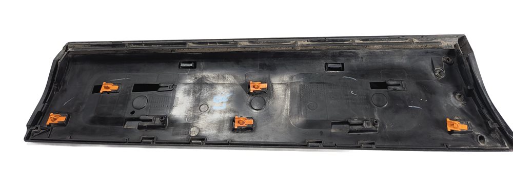 Thumbnail 3: 08-15 AUDI Q7 (4L) REAR LEFT LOWER DOOR TRIM MOULDING w/ S LINE (Gray)