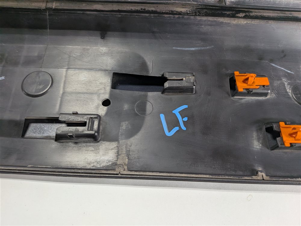 Thumbnail 3: 08-15 AUDI Q7 (4L) FRONT LEFT DRIVER LOWER DOOR TRIM MOULDING w/ S LINE (Gray)