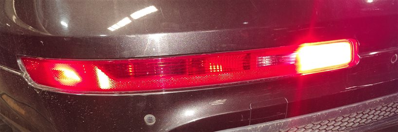 Thumbnail 2: 2007-2015 AUDI Q7 (4L) REAR LEFT DRIVER BUMPER LOWER TAILLIGHT LIGHT LAMP