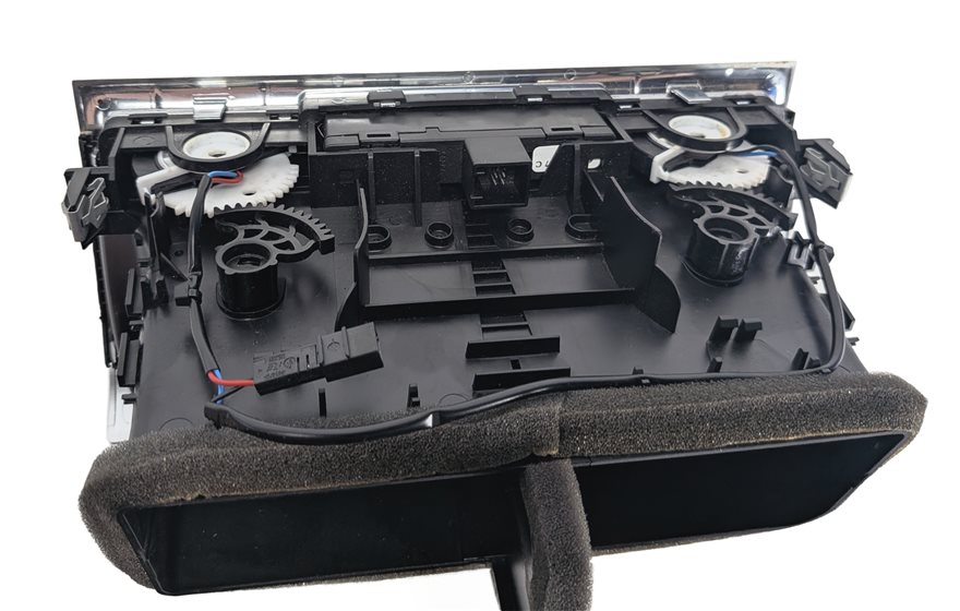 Thumbnail 5: 2013 AUDI Q7 (4L) FRONT CENTER DASH HEAT AIR AC VENT w/HAZARD TRACTION (Black)