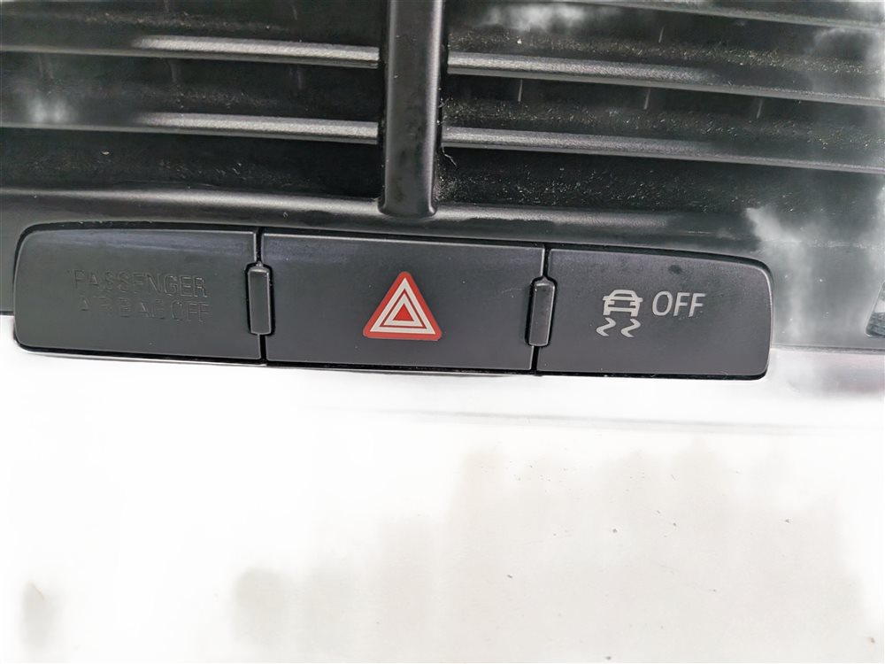 Thumbnail 7: 2013 AUDI Q7 (4L) FRONT CENTER DASH HEAT AIR AC VENT w/HAZARD TRACTION (Black)