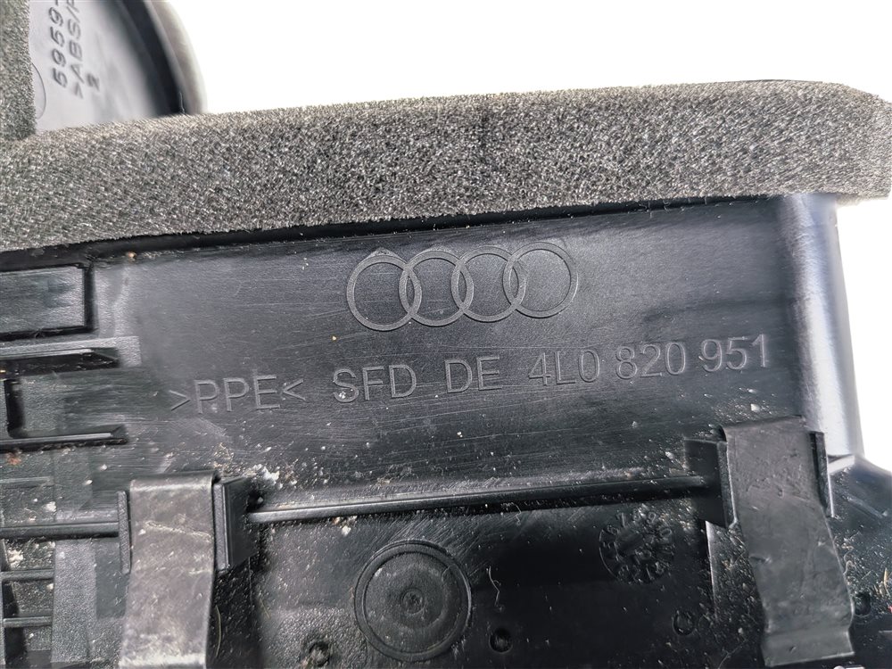 Thumbnail 8: 2013 AUDI Q7 (4L) FRONT CENTER DASH HEAT AIR AC VENT w/HAZARD TRACTION (Black)