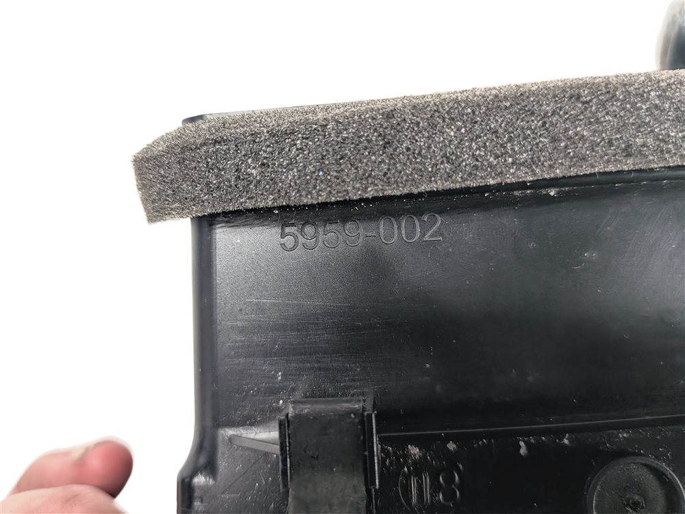 Thumbnail 9: 2013 AUDI Q7 (4L) FRONT CENTER DASH HEAT AIR AC VENT w/HAZARD TRACTION (Black)