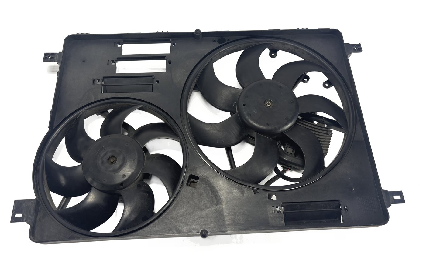 Thumbnail 2: 12-17 LR2 DISCOVERY SPORT RANGE ROVER EVOQUE L550 RADIATOR COOLING FAN & SHROUD