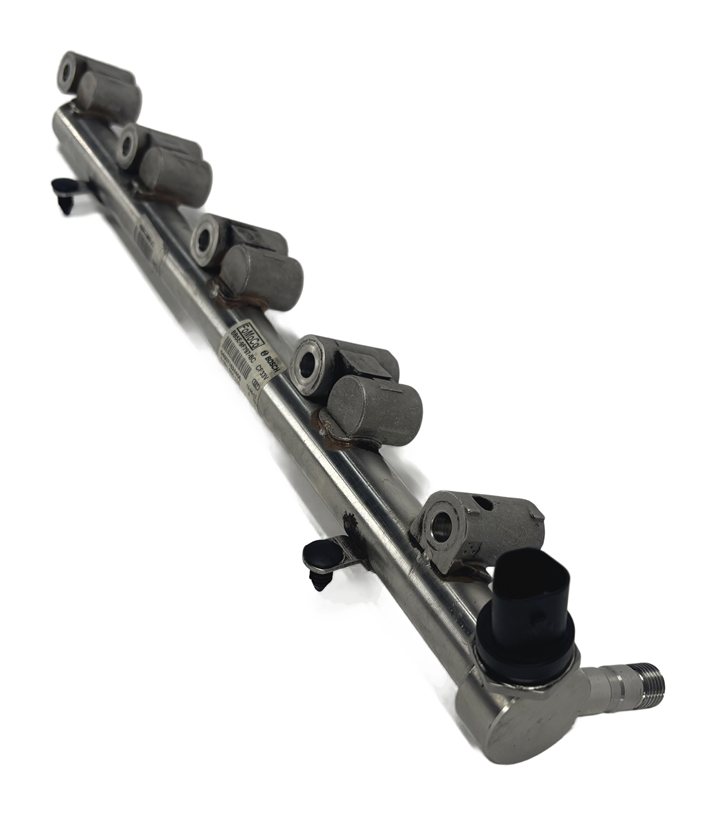 Thumbnail 5: 2012 RANGE ROVER EVOQUE L538 2.0L 204PT ENGINE FUEL RAIL w/PRESSURE SENSOR