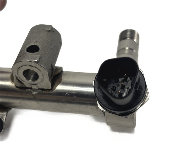 Thumbnail 7: 2012 RANGE ROVER EVOQUE L538 2.0L 204PT ENGINE FUEL RAIL w/PRESSURE SENSOR