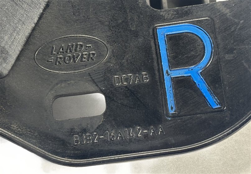 Thumbnail 7: 2012 RANGE ROVER EVOQUE L538 FRONT RIGHT FENDER MOUNT SUPPORT BRACKET