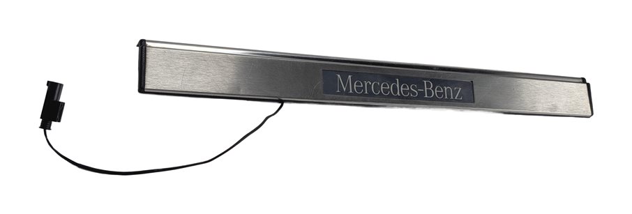 2011 MERCEDES E350 (W212) FRONT LEFT DRIVER ILLUMINATED DOOR SILL SCUFF PLATE