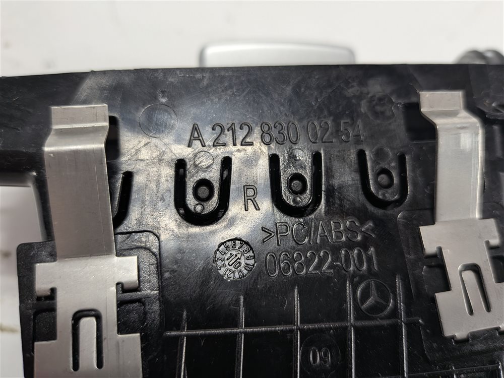 Thumbnail 5: 2011 MERCEDES E350 (W212) FRONT RIGHT PASSENGER DASH HEAT AIR AC VENT (Black)