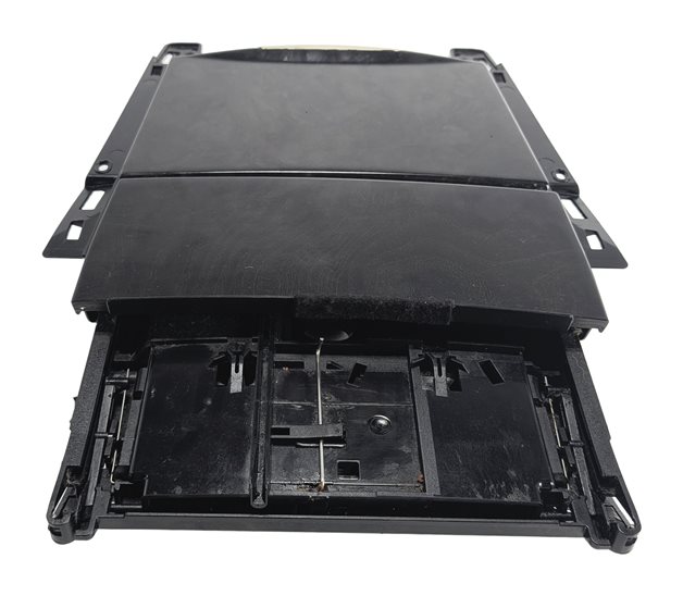 Thumbnail 5: 2011 MERCEDES E350 (W212) FRONT CENTER CONSOLE CUP HOLDER ASHTRAY ROLL TOP (Ash)