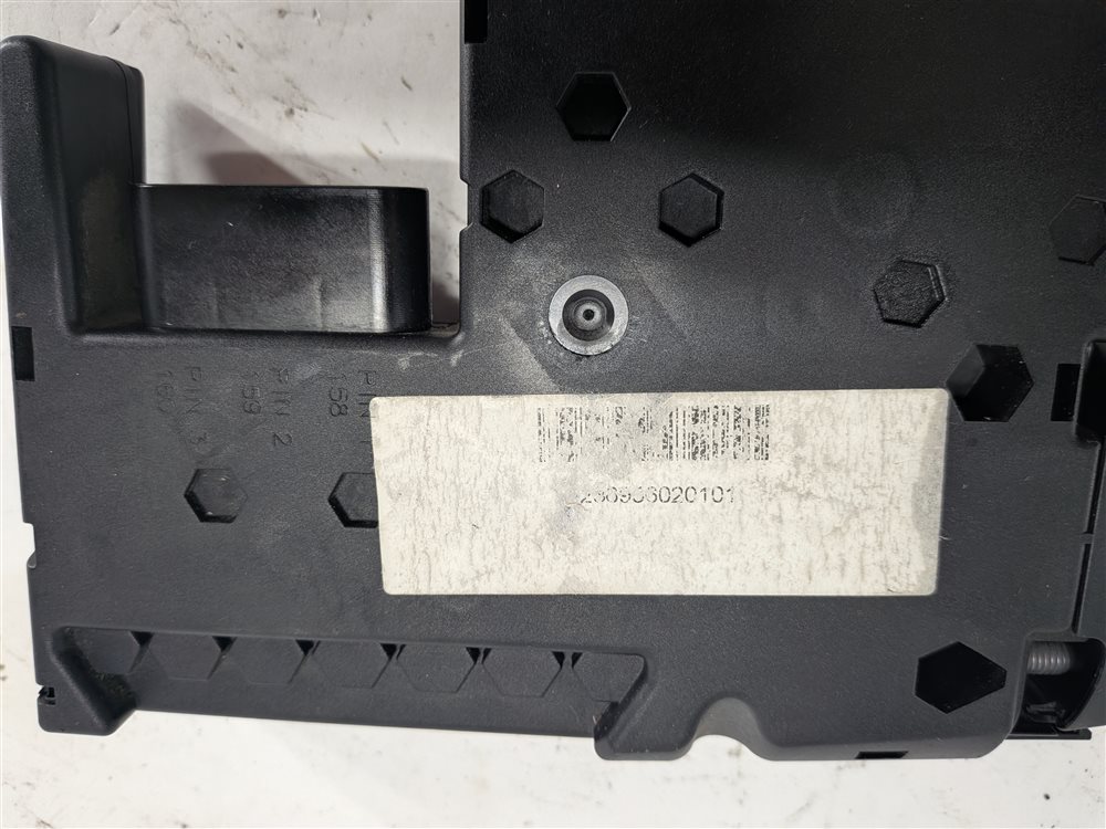 Thumbnail 6: 2011 MERCEDES E350 W212 3.5L POSITIVE BATTERY TERMINAL POWER DISTRIBUTION BLOCK