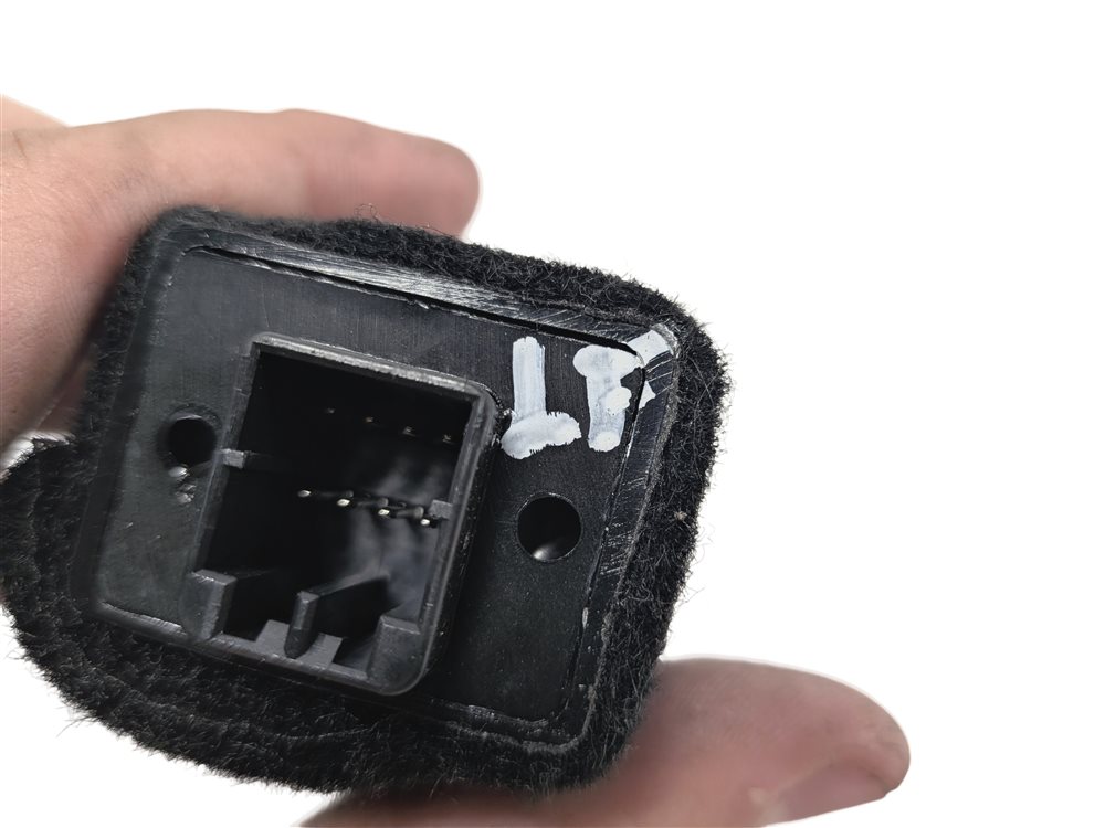 Thumbnail 5: 2011 MERCEDES E350 (W212) ILLUMINATED DOOR SILL PANEL RELAY CONTROL MODULE