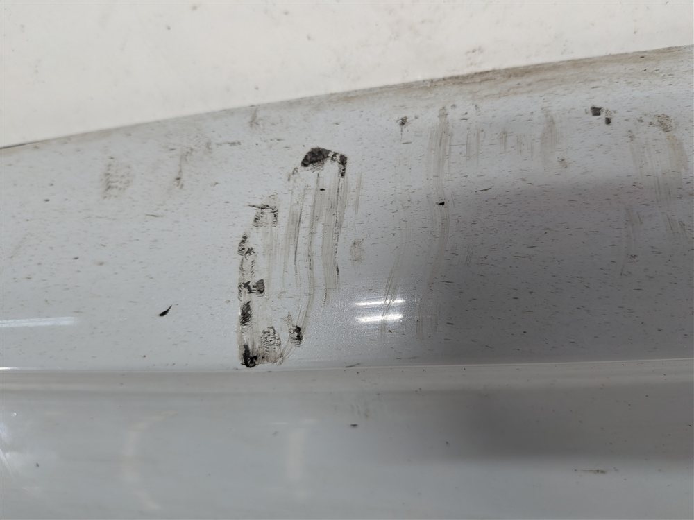 Thumbnail 2: 2014-2017 AUDI SQ5 (8R) REAR RIGHT DOOR LOWER MOLDING TRIM (White)