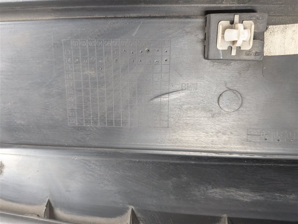 Thumbnail 8: 11-18 BMW X3 X4 (F25 26) REAR LEFT LOWER DOOR MOULDING TRIM (w/o M or X-LINE)