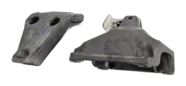 2016 BMW X3 (F25) 2.0L (N20) LEFT & RIGHT ENGINE MOTOR MOUNT BRACKET SET/2