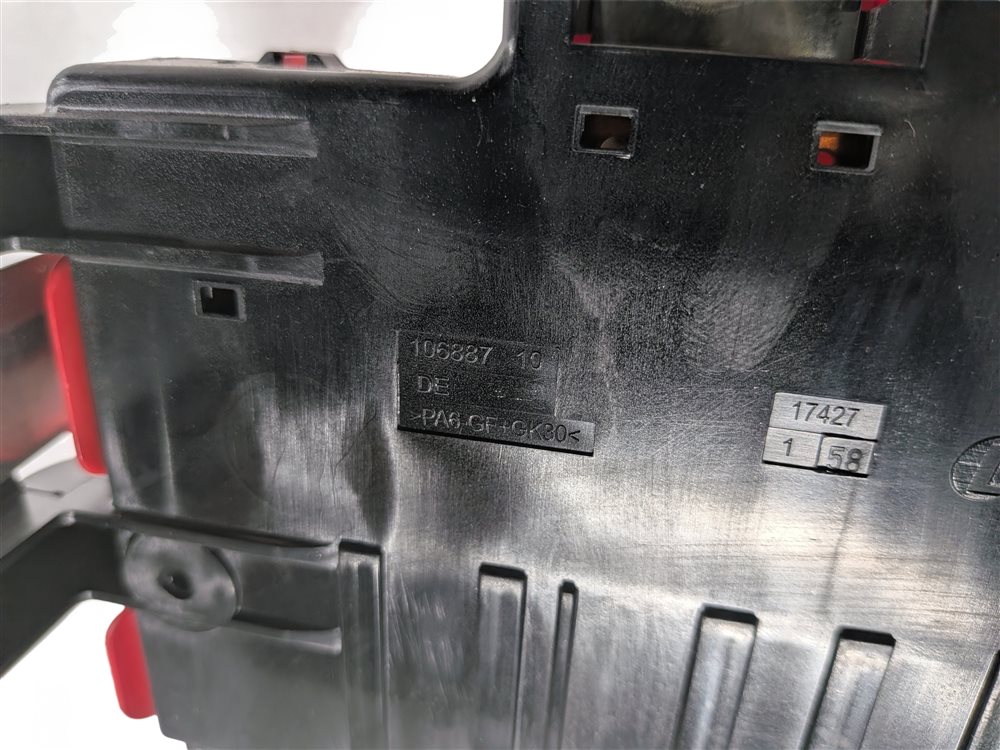 Thumbnail 10: 2016 BMW X3 (F25) 2.0L REAR POSITIVE BATTERY POWER DISTRIBUTION TERMINAL PLATE