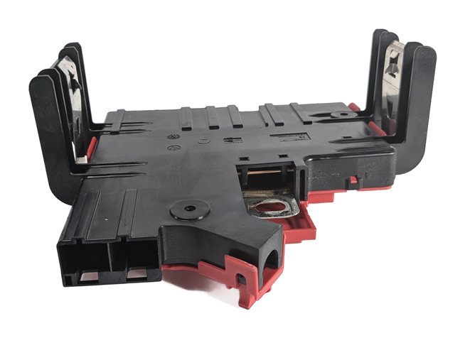 Thumbnail 2: 2016 BMW X3 (F25) 2.0L REAR POSITIVE BATTERY POWER DISTRIBUTION TERMINAL PLATE