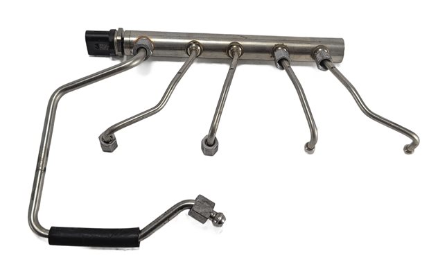 Thumbnail 3: 2016 BMW X3 (F25) 2.0L (N20) ENGINE FUEL INJECTOR RAIL w/LINES