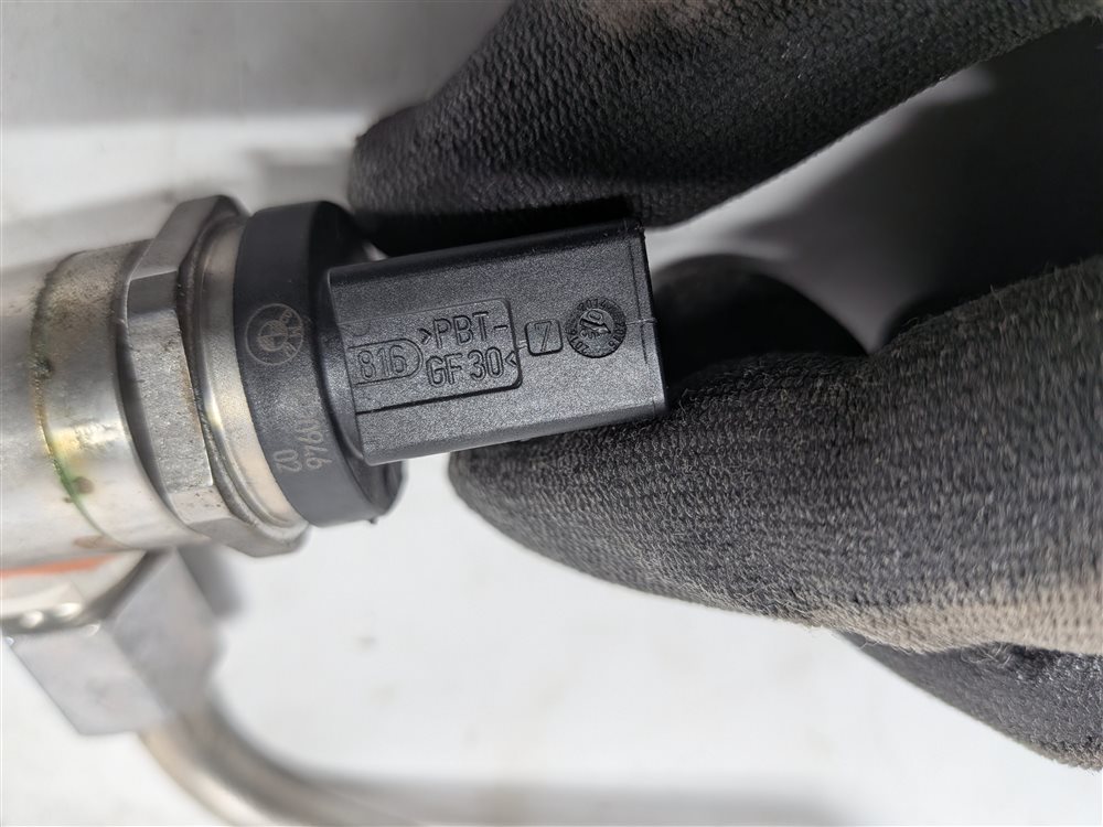 Thumbnail 5: 2016 BMW X3 (F25) 2.0L (N20) ENGINE FUEL INJECTOR RAIL w/LINES
