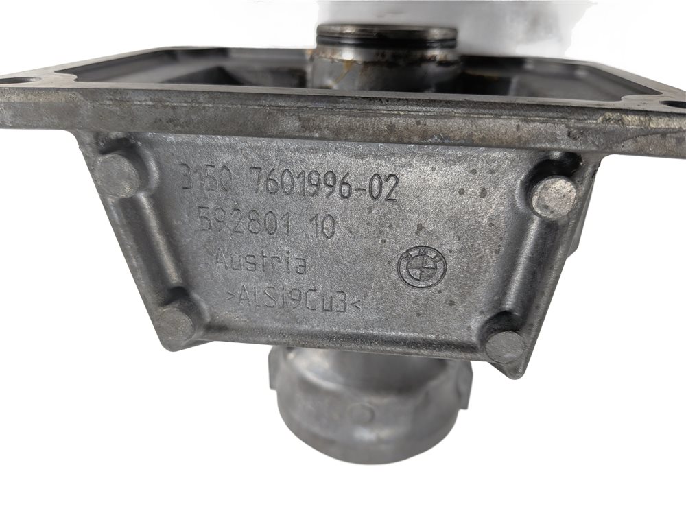 Thumbnail 6: 2016 BMW X3 (F25) FRONT DIFFERENTIAL AXLE SHAFT SUPPORT CARRIER BEARING BRACKET