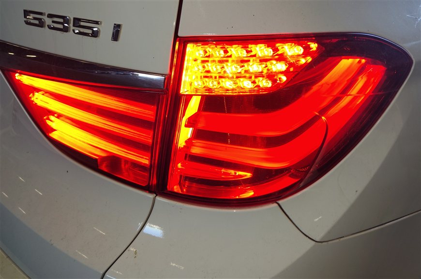 Thumbnail 2: 10-13 BMW 535iGT 550iGT (F07) RIGHT PASSENGER OUTER TAILLIGHT BRAKE LIGHT LAMP