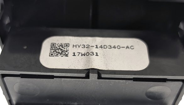 Thumbnail 3: 2017 LAND ROVER DISCOVERY (L462) REAR RIGHT SEAT POWER FOLD RELEASE SWITCH