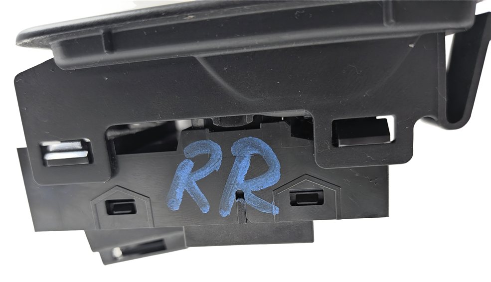 Thumbnail 4: 2017 LAND ROVER DISCOVERY (L462) REAR RIGHT SEAT POWER FOLD RELEASE SWITCH