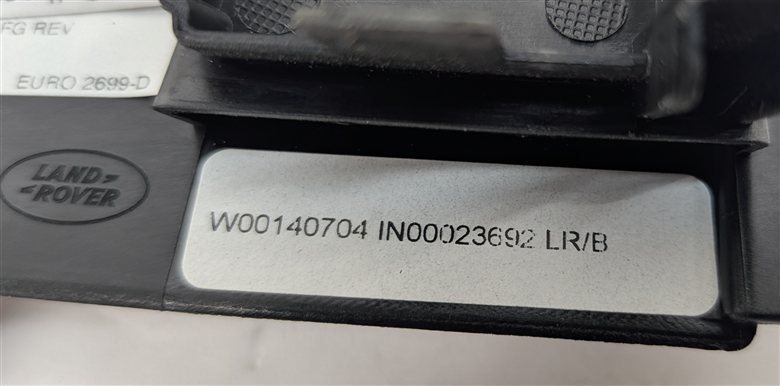 Thumbnail 4: 2017 ROVER DISCOVERY L462 FRONT LEFT DASH TRIM FINISHER (Brushed Linear)