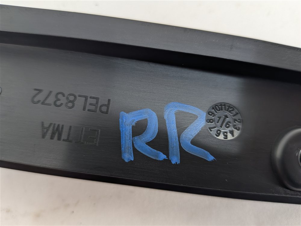 Thumbnail 6: 17 DISCOVERY L462 REAR RIGHT DOOR PANEL TRIM w/AMBIENT LIGHT (Brushed Linear)