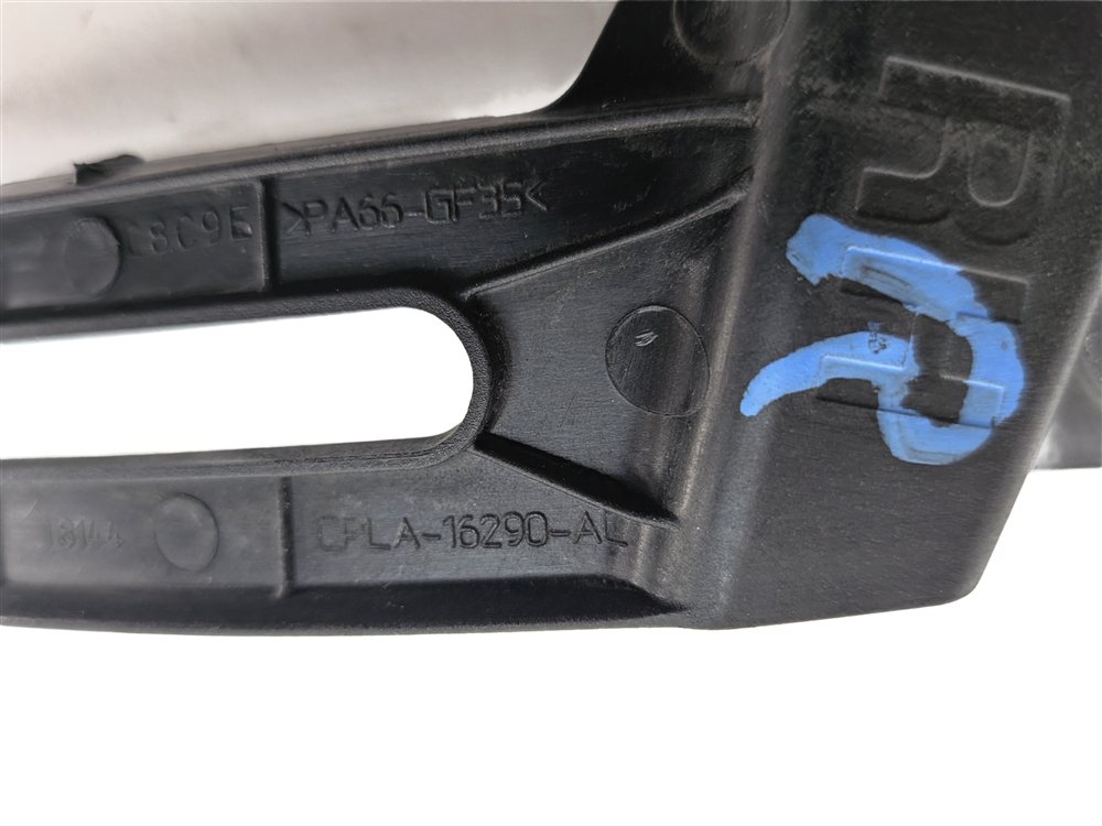 Thumbnail 3: 2017 LAND ROVER DISCOVERY L462 FRONT RIGHT PASSENGER FENDER MOUNT BRACKET