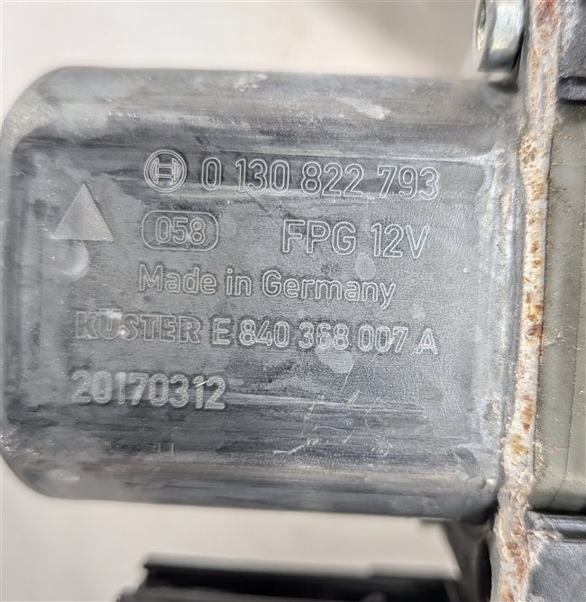 Thumbnail 4: 17-21 LAND ROVER DISCOVERY L462 REAR RIGHT DOOR WINDOW REGULATOR w/ MOTOR