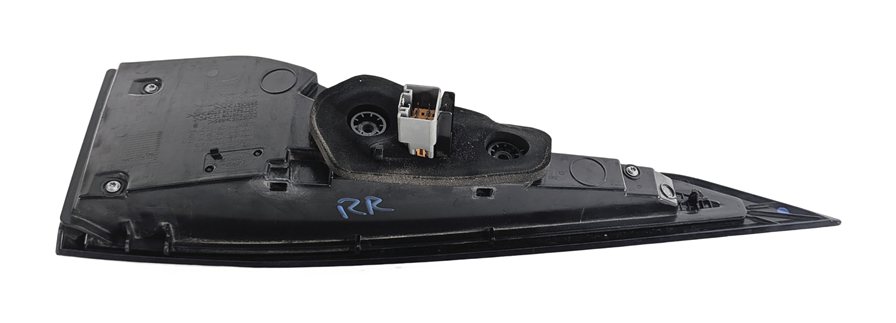 Thumbnail 4: 17-20 LAND ROVER DISCOVERY L462 REAR RIGHT PASSENGER OUTER QUARTER TAILLIGHT