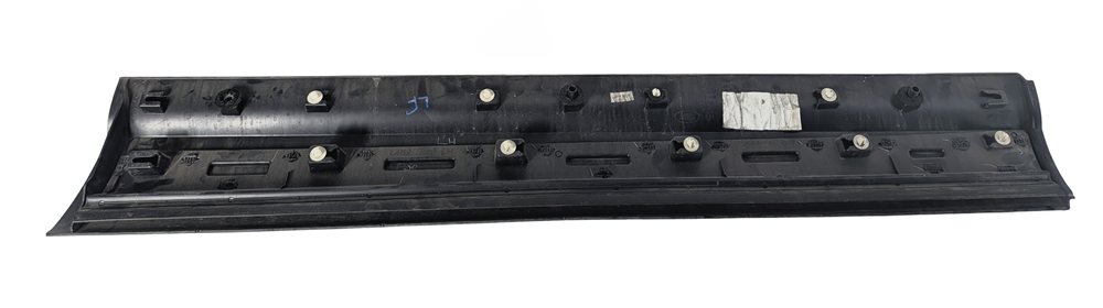 Thumbnail 4: 17-23 ROVER DISCOVERY (L462) FRONT LEFT DRIVER LOWER DOOR TRIM MOULDING (BLACK)