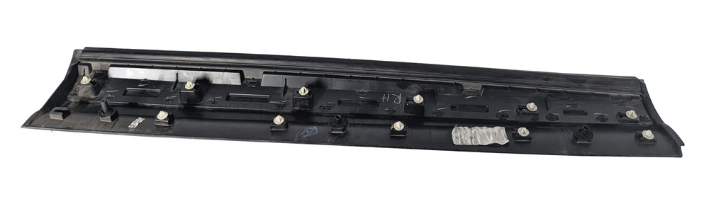 Thumbnail 3: 17-23 ROVER DISCOVERY L462 FRONT RIGHT PASSENGER LOWER DOOR TRIM MOULDING(BLACK)