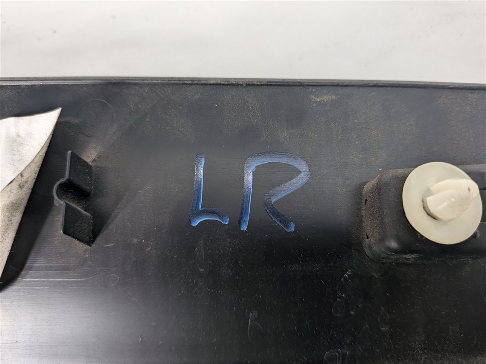 Thumbnail 3: 2017-2023 LAND ROVER DISCOVERY (L462) REAR LEFT LOWER DOOR TRIM MOULDING (BLACK)