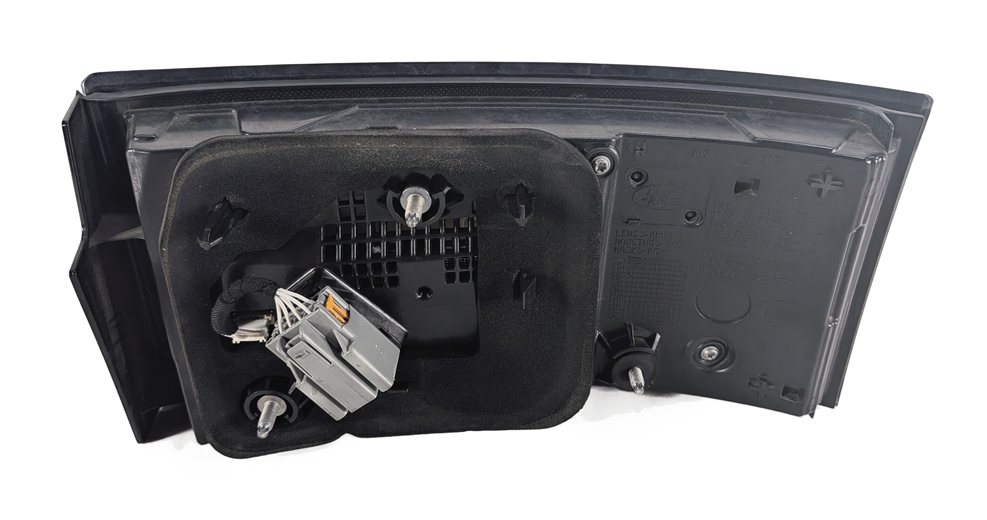 Thumbnail 4: 17-20 LAND ROVER DISCOVERY L462 REAR LEFT DRIVER INNER LIFTGATE TAILLIGHT LAMP