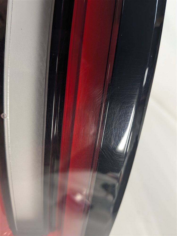 Thumbnail 9: 17-20 LAND ROVER DISCOVERY L462 REAR LEFT DRIVER INNER LIFTGATE TAILLIGHT LAMP