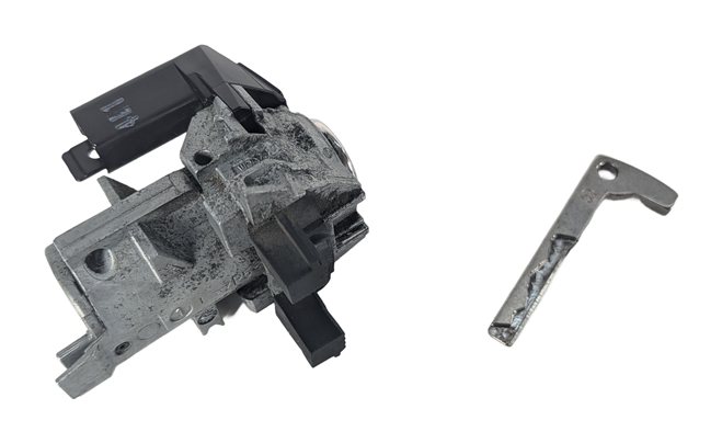Thumbnail 5: 2012 MERCEDES GLK350 (X204) FRONT LEFT DRIVER DOOR LOCK CYLINDER w/ KEY